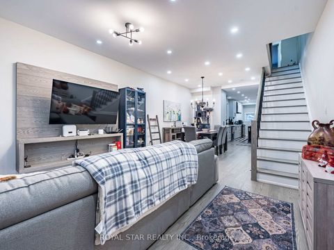 Photo 4 at 74 Montrose Avenue, Bellwoods, Toronto