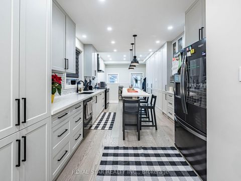 Photo 10 at 74 Montrose Avenue, Bellwoods, Toronto