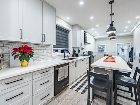 Photo 11 at 74 Montrose Avenue, Bellwoods, Toronto