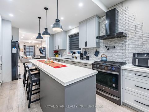 Photo 13 at 74 Montrose Avenue, Bellwoods, Toronto