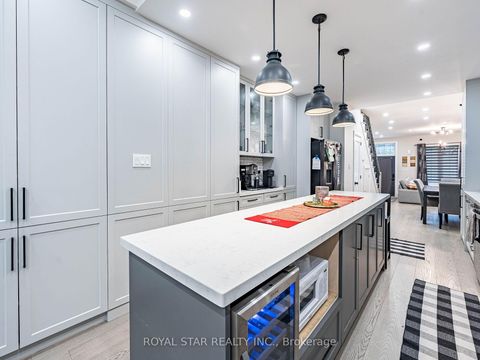 Photo 14 at 74 Montrose Avenue, Bellwoods, Toronto