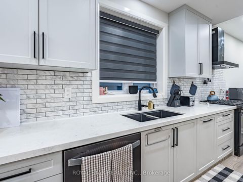 Photo 16 at 74 Montrose Avenue, Bellwoods, Toronto