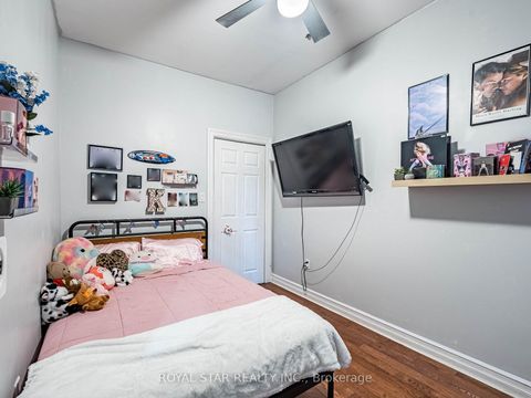 Photo 24 at 74 Montrose Avenue, Bellwoods, Toronto