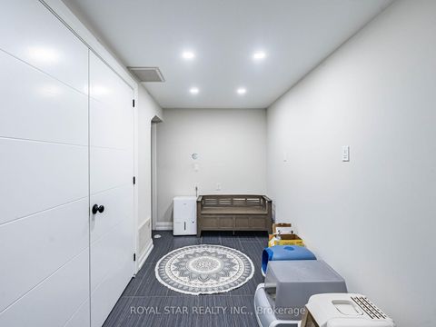 Photo 35 at 74 Montrose Avenue, Bellwoods, Toronto