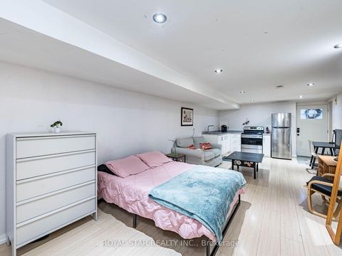 Photo 38 at 74 Montrose Avenue, Bellwoods, Toronto