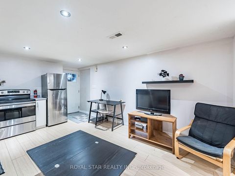 Photo 41 at 74 Montrose Avenue, Bellwoods, Toronto