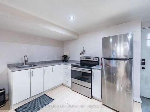 Photo 42 at 74 Montrose Avenue, Bellwoods, Toronto