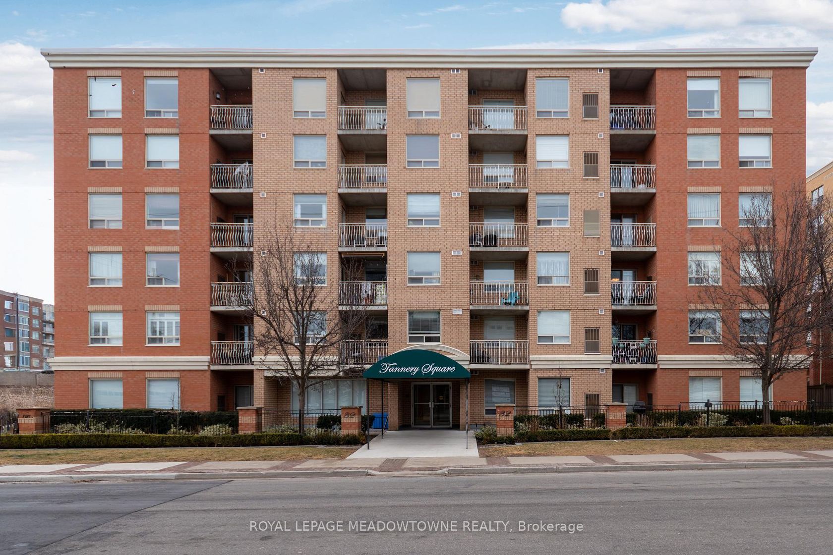 404 - 32 Tannery Street, Streetsville, Mississauga 