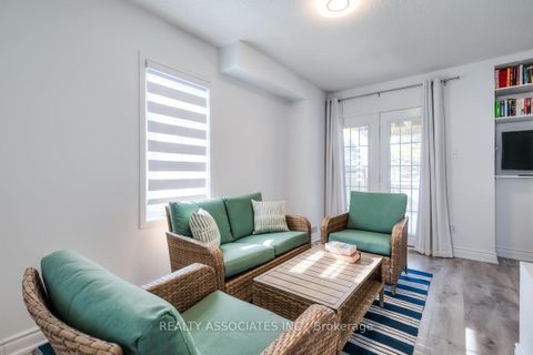 Photo 5 at 28 - 40 Sandlewood Court, Bayview Wellington, Aurora