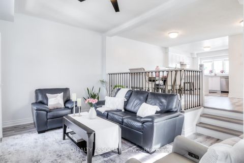 Photo 8 at 28 - 40 Sandlewood Court, Bayview Wellington, Aurora