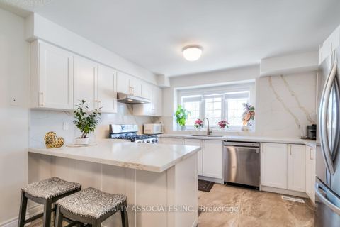 Photo 15 at 28 - 40 Sandlewood Court, Bayview Wellington, Aurora