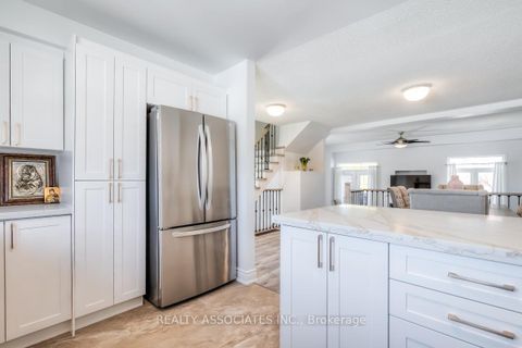 Photo 19 at 28 - 40 Sandlewood Court, Bayview Wellington, Aurora