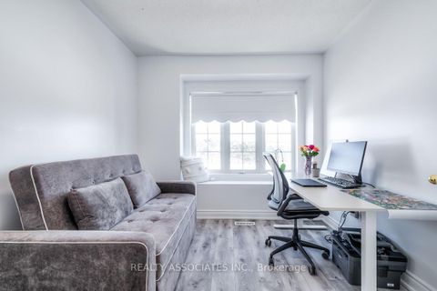 Photo 29 at 28 - 40 Sandlewood Court, Bayview Wellington, Aurora