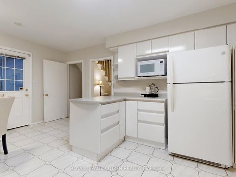 Photo 11 at 148 Grandview Avenue, Grandview, Markham