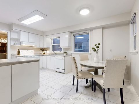 Photo 12 at 148 Grandview Avenue, Grandview, Markham