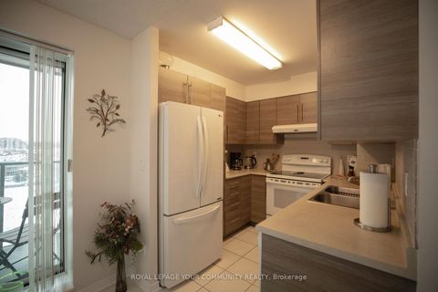 Photo 11 at 1004 - 11 Oneida Crescent, Langstaff, Richmond Hill