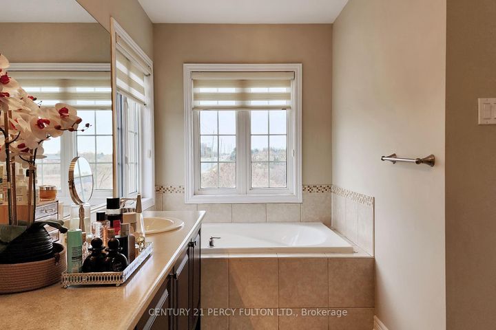 Photo 11 at 39 Jocada Court, Oak Ridges, Richmond Hill