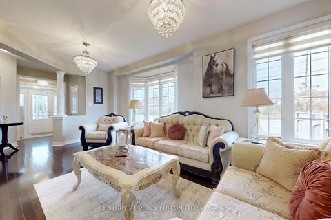 Photo 2 at 39 Jocada Court, Oak Ridges, Richmond Hill