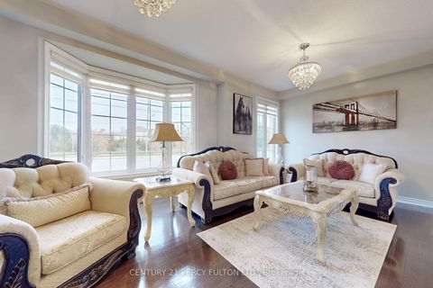 Photo 3 at 39 Jocada Court, Oak Ridges, Richmond Hill