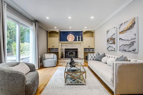 Photo 3 at 9 Earls Court, Holland Landing, East Gwillimbury