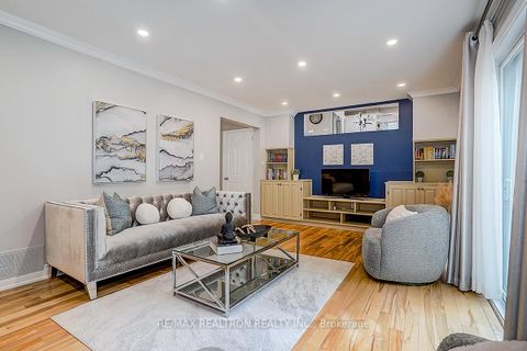 Photo 5 at 9 Earls Court, Holland Landing, East Gwillimbury