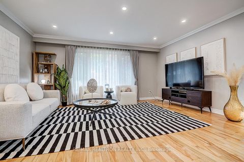 Photo 6 at 9 Earls Court, Holland Landing, East Gwillimbury