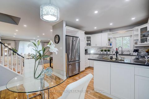 Photo 13 at 9 Earls Court, Holland Landing, East Gwillimbury