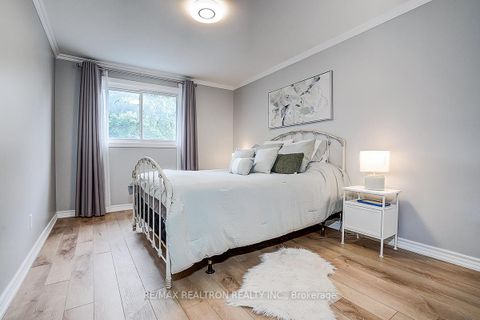 Photo 22 at 9 Earls Court, Holland Landing, East Gwillimbury