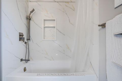 Photo 25 at 9 Earls Court, Holland Landing, East Gwillimbury