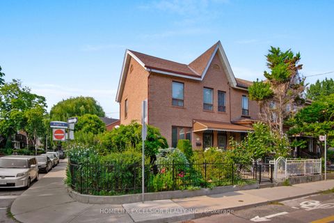 Photo 1 at 32 Argyle Street, Bellwoods, Toronto