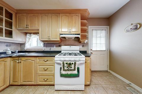 Photo 14 at 32 Argyle Street, Bellwoods, Toronto