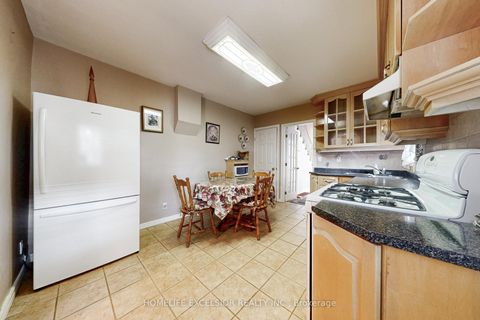 Photo 16 at 32 Argyle Street, Bellwoods, Toronto