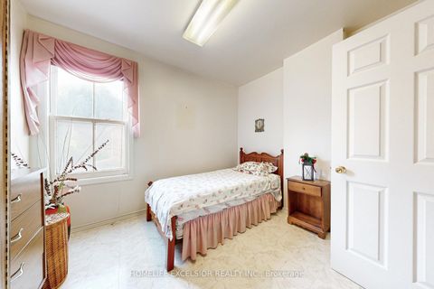 Photo 24 at 32 Argyle Street, Bellwoods, Toronto