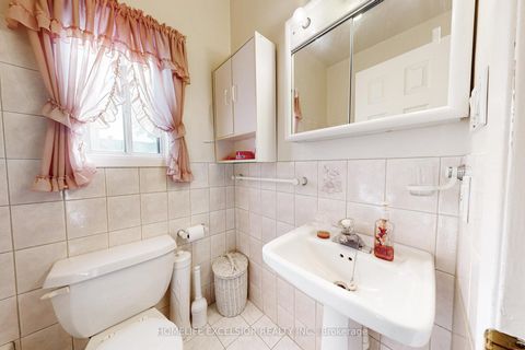 Photo 26 at 32 Argyle Street, Bellwoods, Toronto