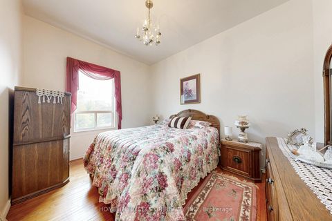 Photo 30 at 32 Argyle Street, Bellwoods, Toronto