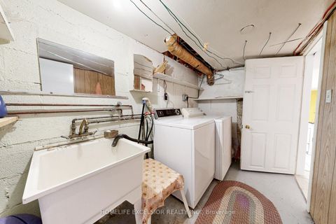 Photo 37 at 32 Argyle Street, Bellwoods, Toronto