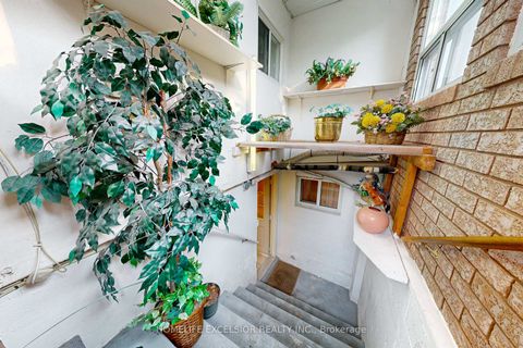 Photo 43 at 32 Argyle Street, Bellwoods, Toronto