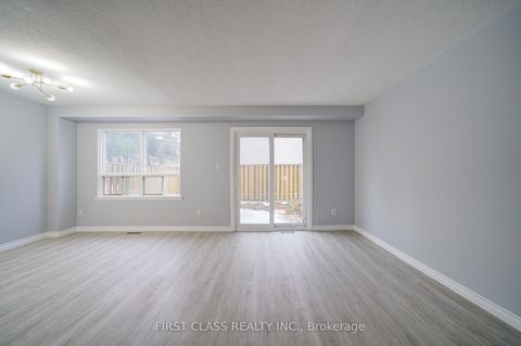 Photo 3 at 56 - 71 Cass Avenue, Sullivan, Toronto