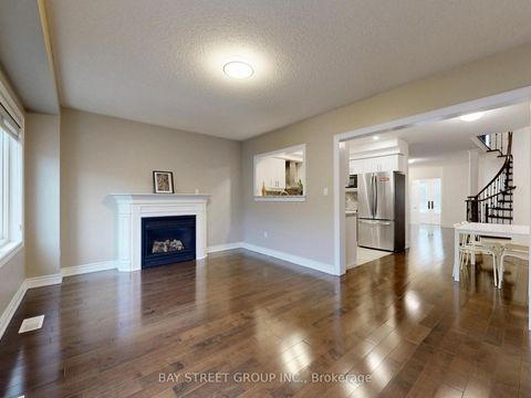 Photo 14 at 43 Royal Appian Crescent, Patterson, Vaughan