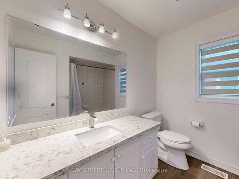 Photo 30 at 43 Royal Appian Crescent, Patterson, Vaughan