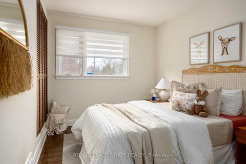 Photo 17 at 44 Cliffside Drive, Cliffside, Toronto