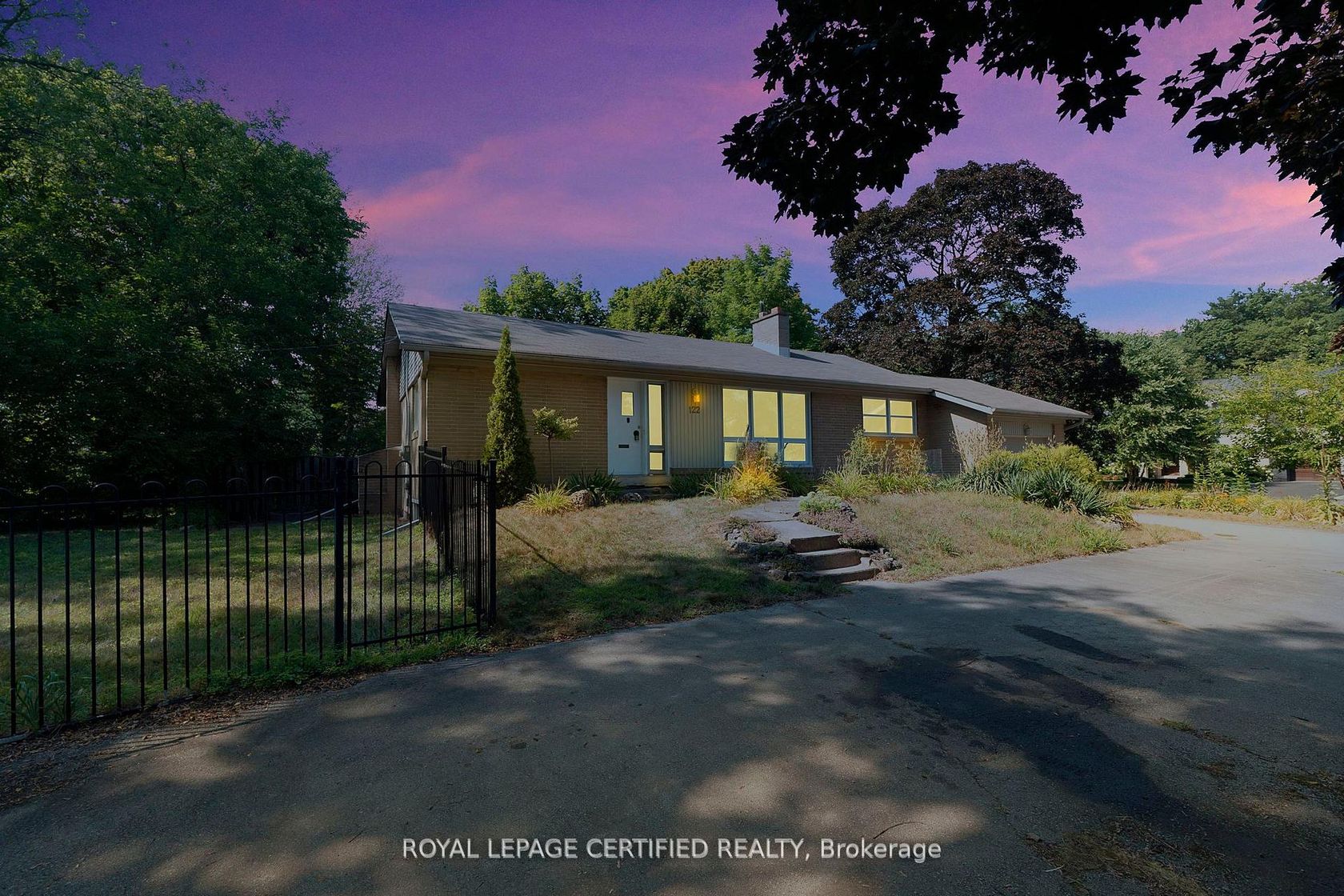 122 Selgrove Crescent, SW Southwest, Oakville 