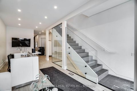 Photo 10 at 659 St Clair Avenue W, Wychwood, Toronto