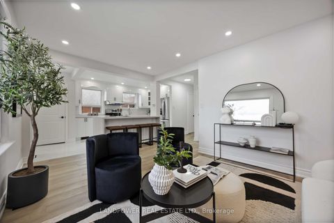 Photo 9 at 195 Phyllis Avenue, Cliffcrest, Toronto