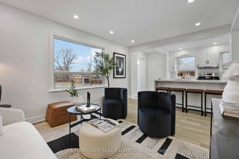 Photo 12 at 195 Phyllis Avenue, Cliffcrest, Toronto