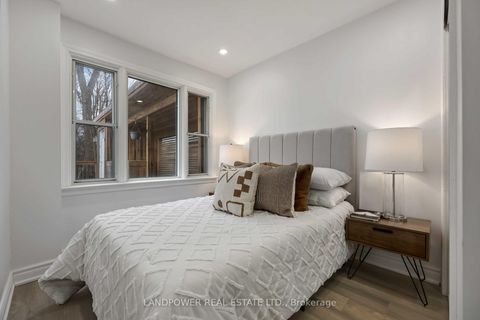 Photo 22 at 195 Phyllis Avenue, Cliffcrest, Toronto