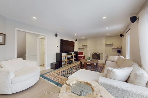 Photo 6 at 335 Fern Avenue, Observatory, Richmond Hill