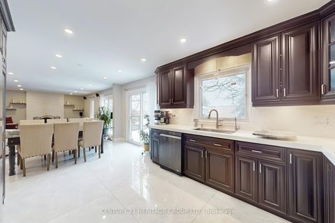 Photo 11 at 335 Fern Avenue, Observatory, Richmond Hill