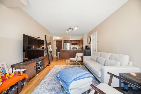 Photo 9 at 909 - 335 Rathburn Road W, City Centre, Mississauga
