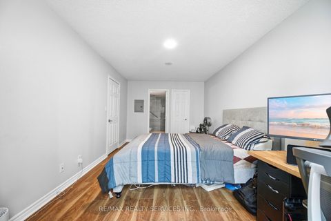 Photo 12 at 909 - 335 Rathburn Road W, City Centre, Mississauga